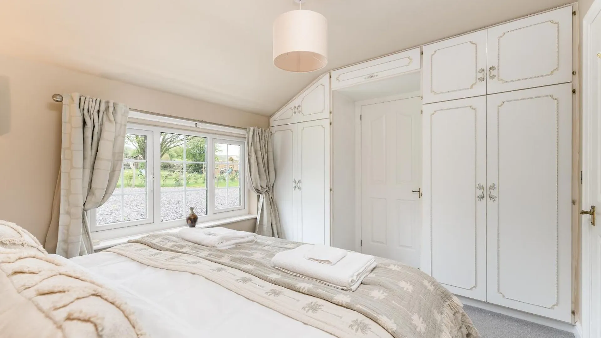 Central Malham Wellbeing Escape, 1-Bed Cottage With Yoga Studio 0*,  Großbritannien
