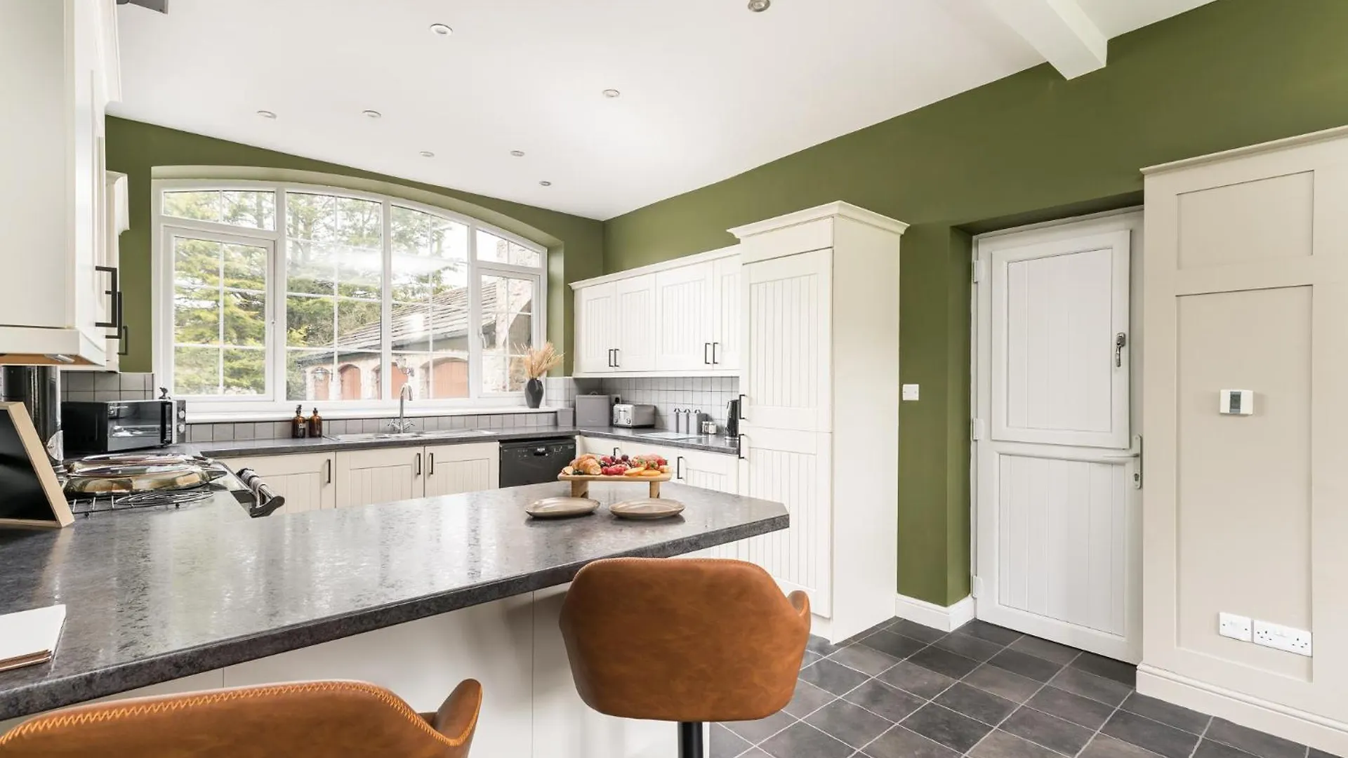 Central Malham Wellbeing Escape, 1-Bed Cottage With Yoga Studio
